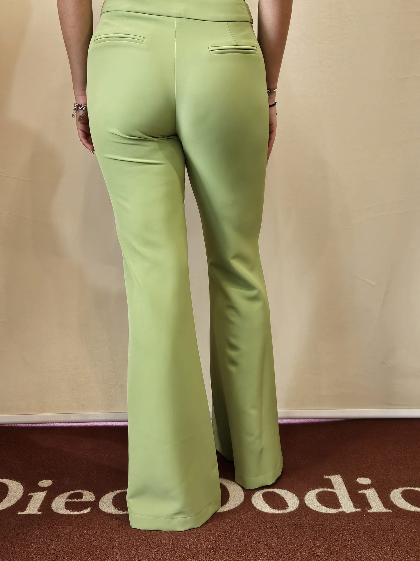 Pantalone a zampa elegante